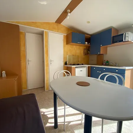 Du Fouilloux Kamp alanı *